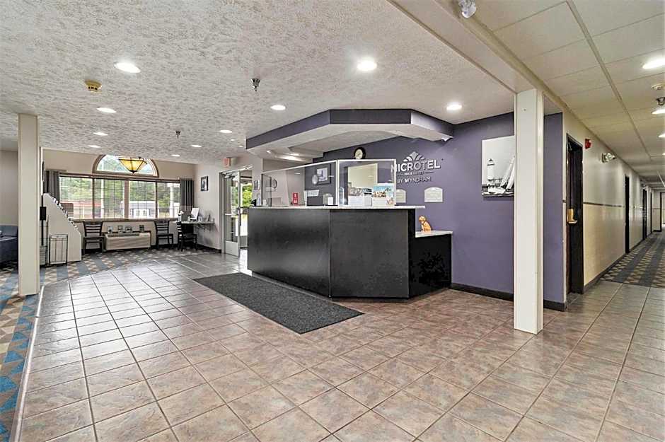 Microtel Inn & Suites by Wyndham Manistee