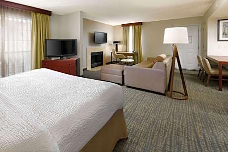 Hearing Accessible Studio Suite King