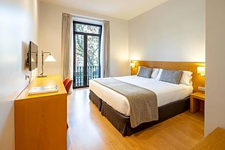 Double Room with Ramblas view