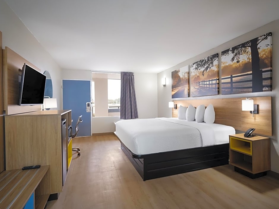 Days Inn by Wyndham Montgomery I-85