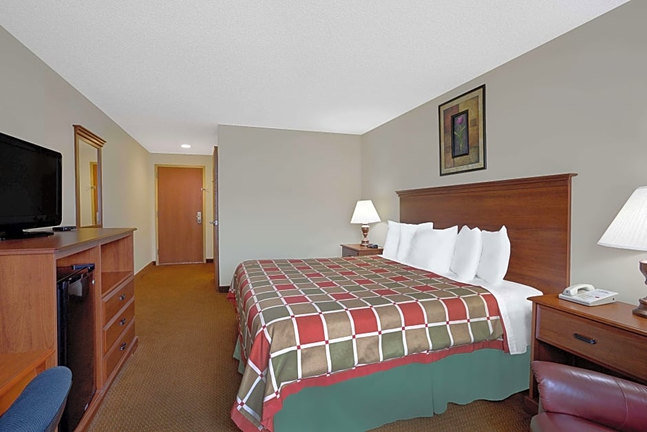 Photo 1 of 1 of 2 Queen Beds, Accessible
