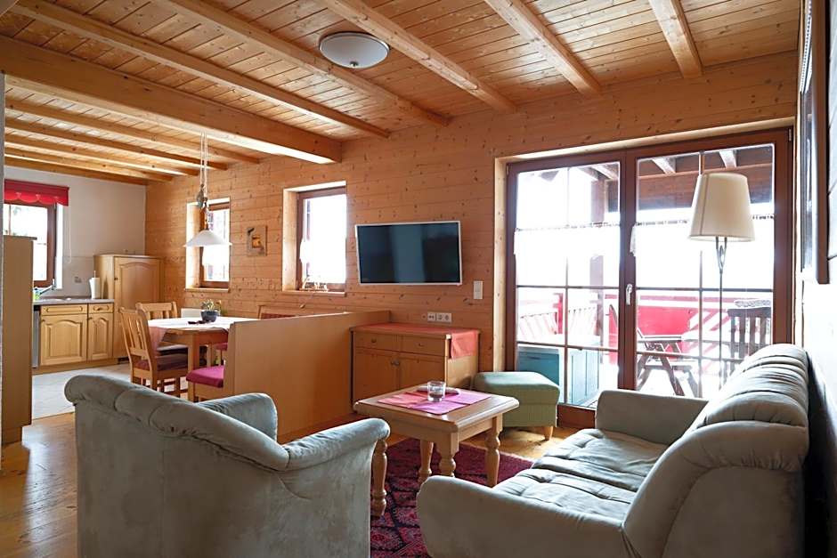 Ferienanlage Zum Silberstollen 2 Häuser am Berg Polderhof und Weißeritzhütte