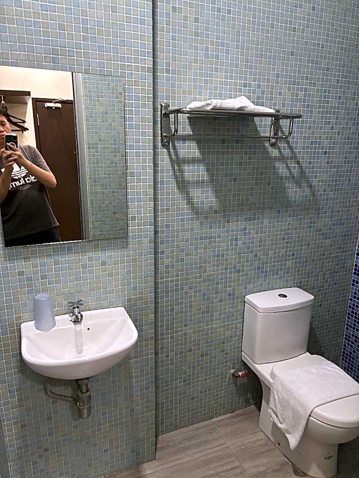 Islander Lodge by LWE