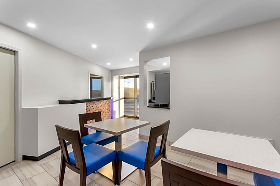 Days Inn by Wyndham Indianapolis East Post Road