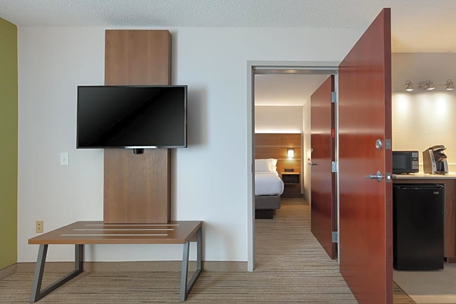 Holiday Inn Express & Suites Milton East I-10 by IHG