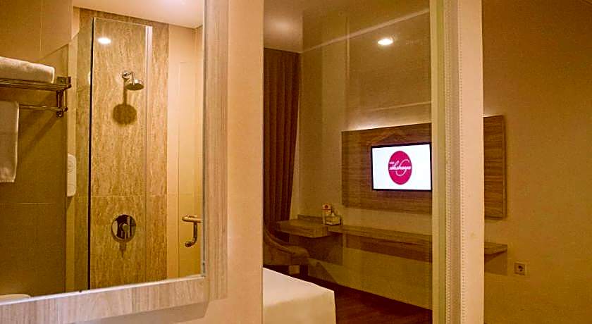 Front One Akshaya Hotel Karawang