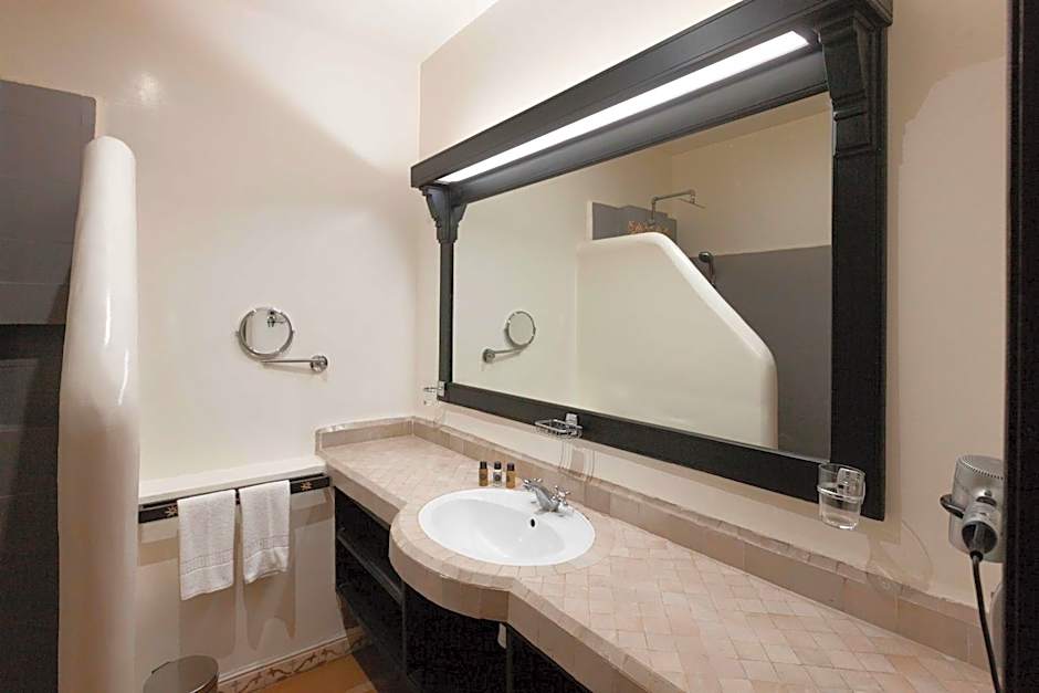 Borjs Hotel Suites & SPA