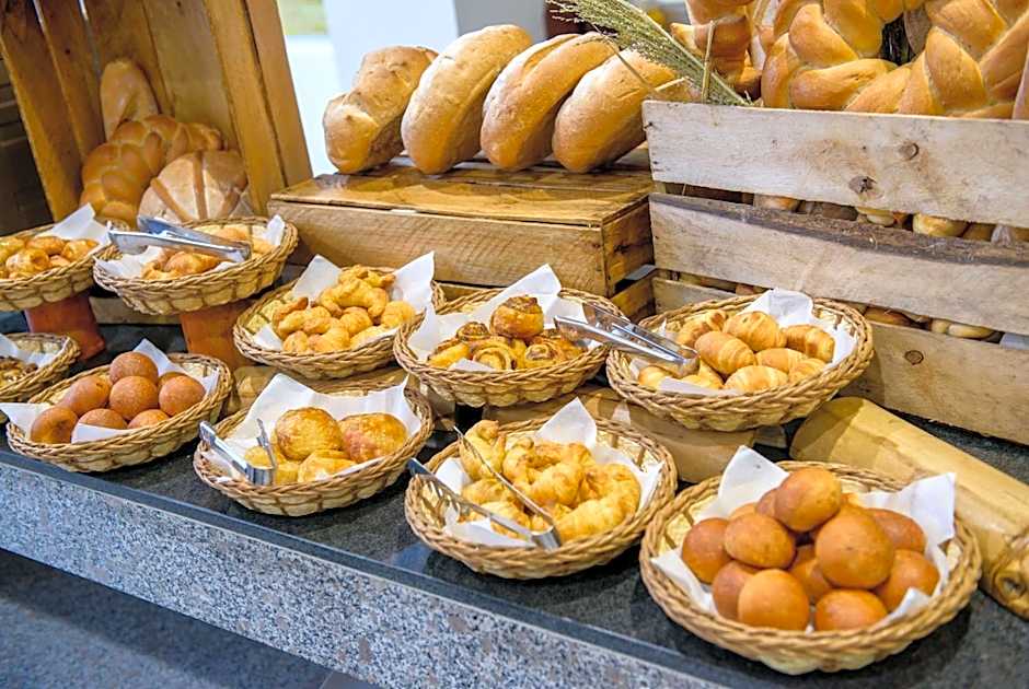 Wyndham Manta Sail Plaza Hotel and Convention Center