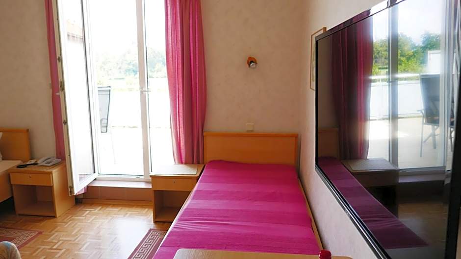 Christliche Gästehäuser Weinstraße