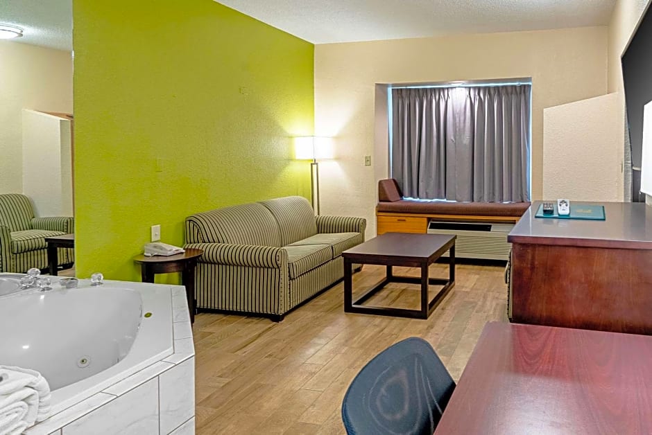 Quality Inn & Suites Robbinsville