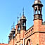 Five Point Hostel & Apartments