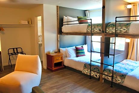 Deluxe Family Suite