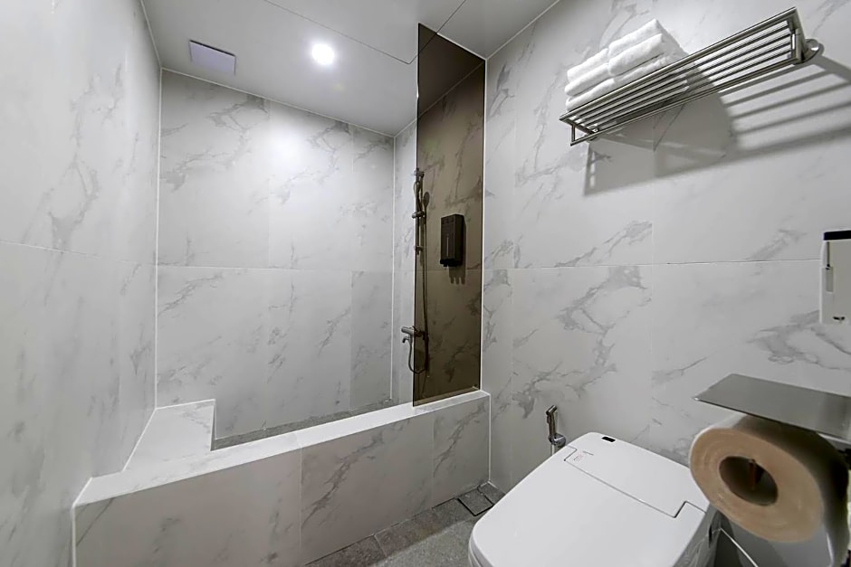 Brown Dot Hotel Pyeonghwa plaza