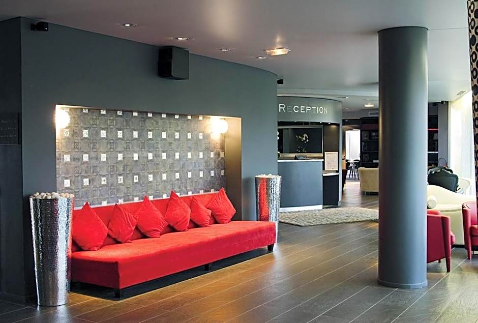 Standing Hotel Suites by Actisource