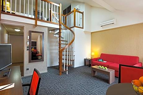One-Bedroom Apartment with Park View