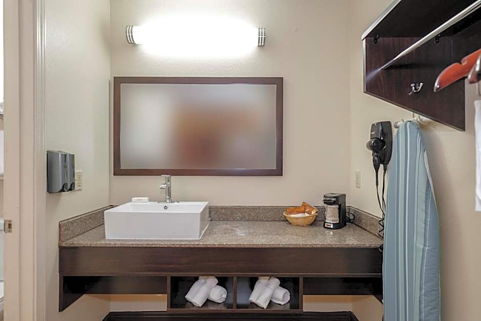 Red Roof PLUS+ Hammond