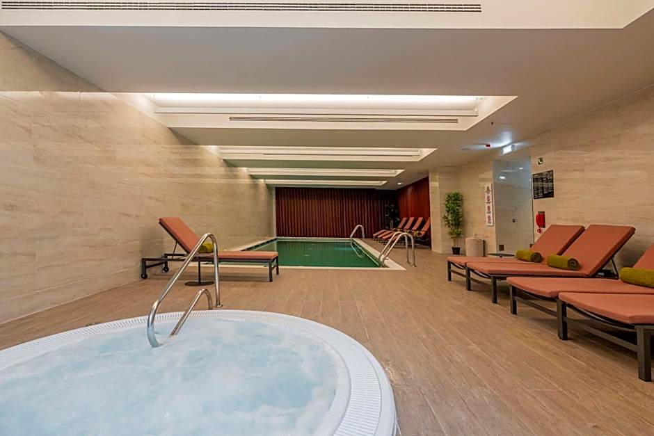 Cenica Porto Hotel, Curio Collection by Hilton