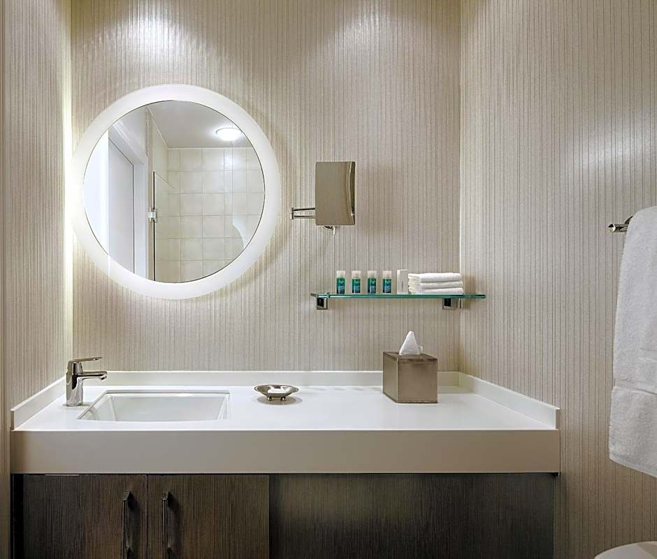 One King West Hotel And Residence