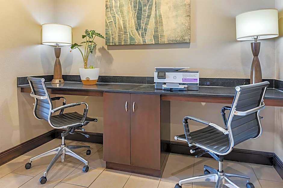 Best Western Plus Overland Inn