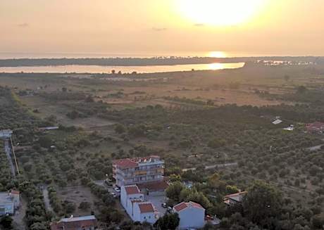 Kaiafas Lake Hotel