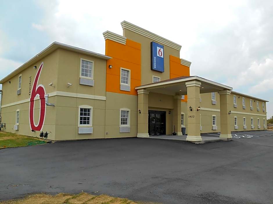 Motel 6-Jourdanton, TX