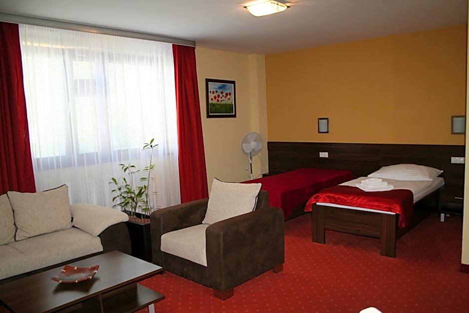 Grand Hotel Senica, Garni