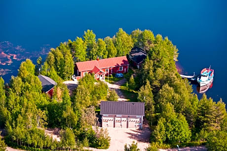 Santa's Little Village - Hotel Uitonniemi