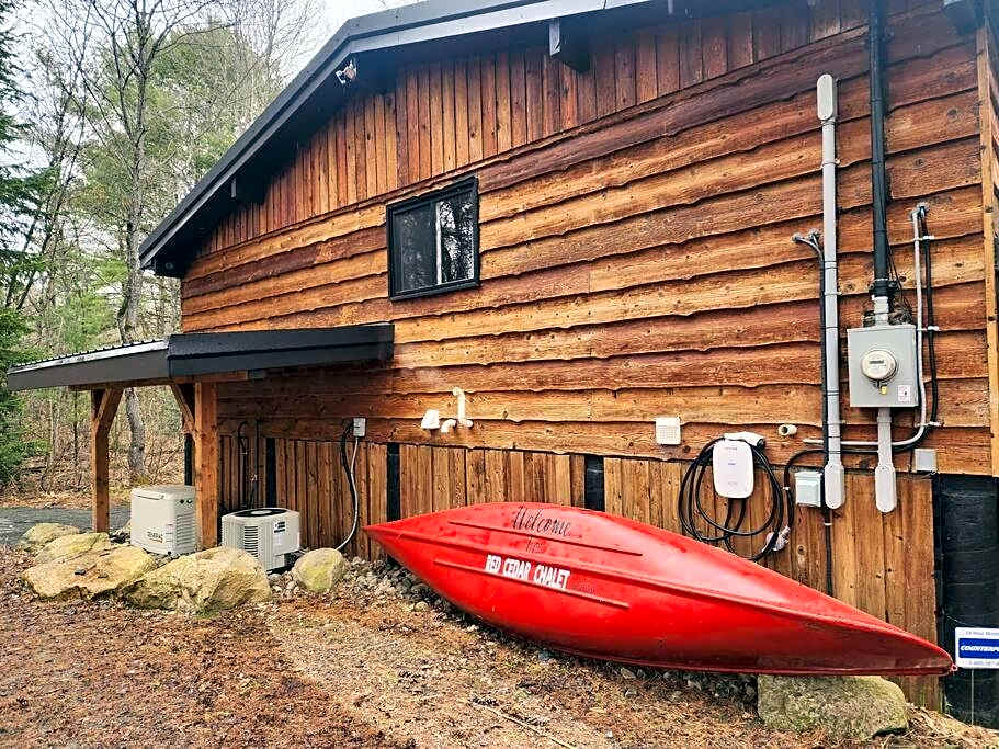 Red Cedar Chalet on Brady Lake