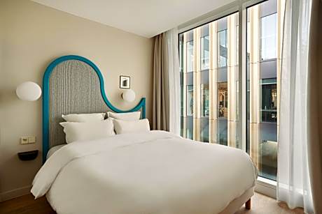 One-Bedroom Deluxe Apartment