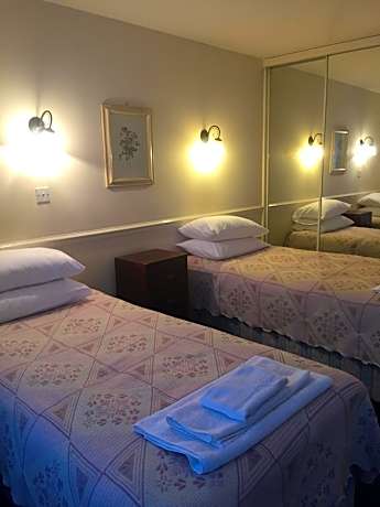 Twin Room with Shower