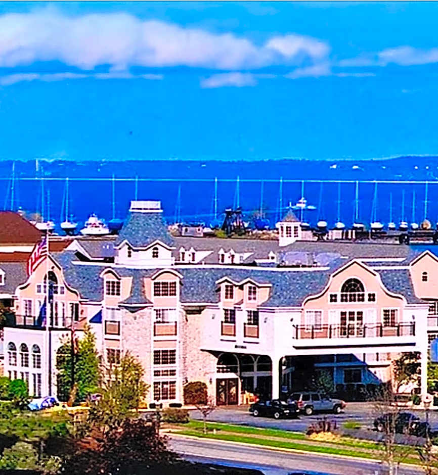 Hamilton Inn Select Beachfront Mackinaw City