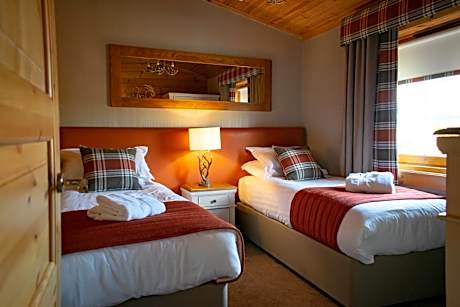 Three-Bedroom Lodge with Private Hot Tub