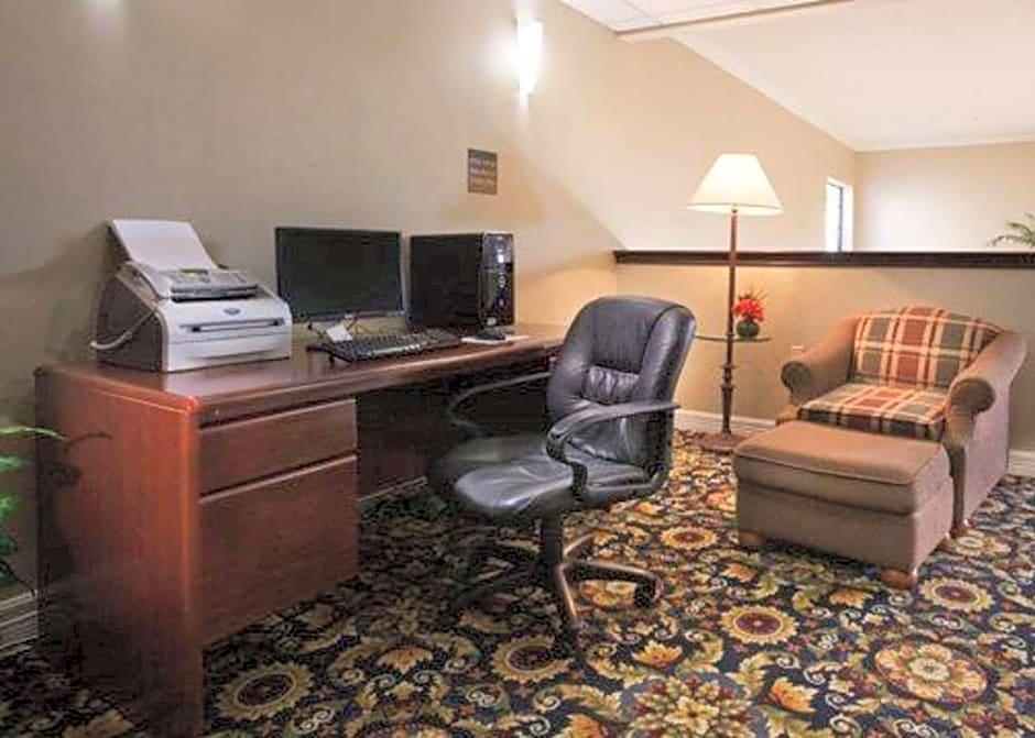 Quality Inn & Suites Near University