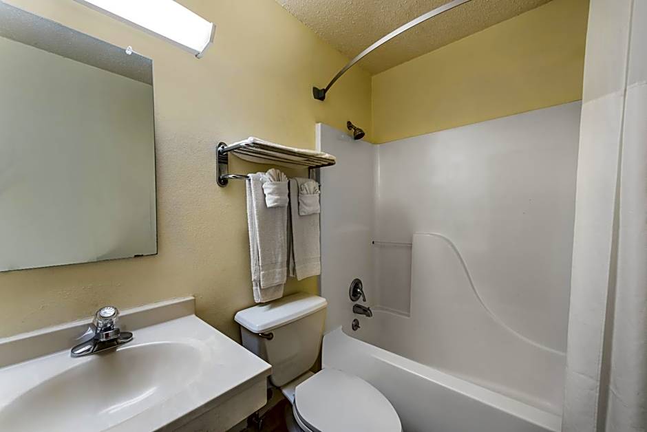 Super 8 by Wyndham Denton