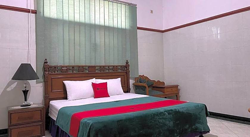 RedDoorz Syariah @ Karang Pilang