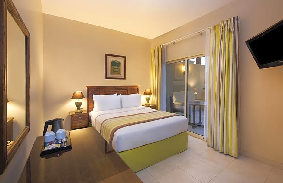 Photo 1 of 9 of Deluxe 1 King Bed