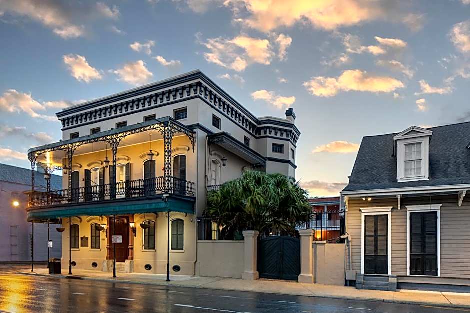 New Orleans Courtyard Hotel by the French Quarter
