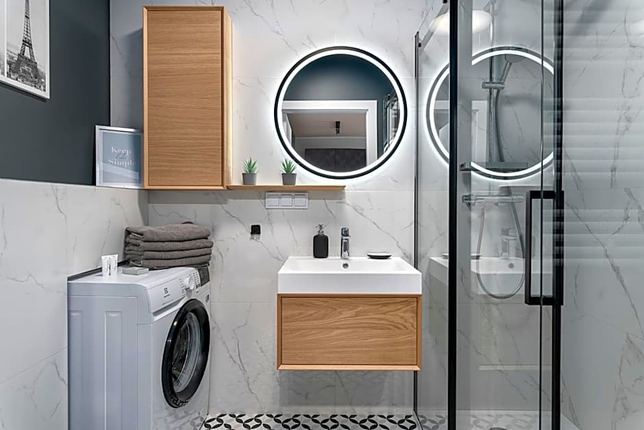 Pure Rental Premium Apartments - Free Parking & AC