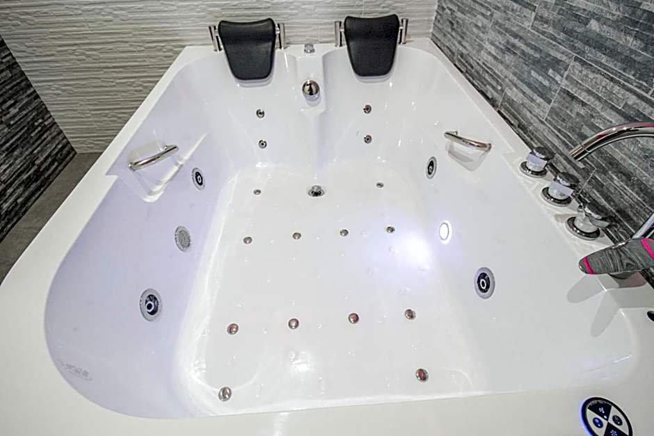 Royal Playa Suite and Apartament -private parking- self chek out