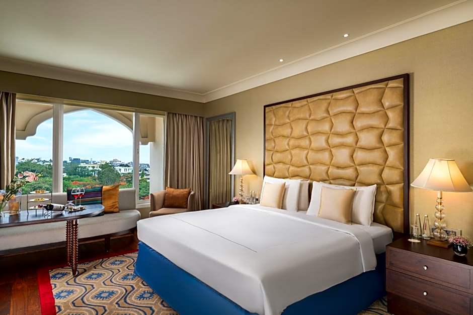 Photo 1 of 4 of Luxury 1 King Bed, City View