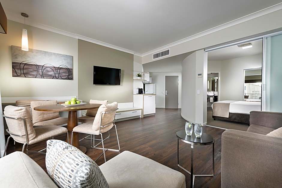 Grand Hotel and Apartments Townsville