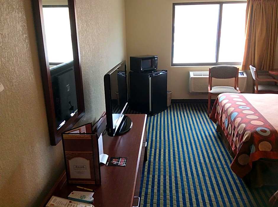 Super 8 by Wyndham Marshalltown