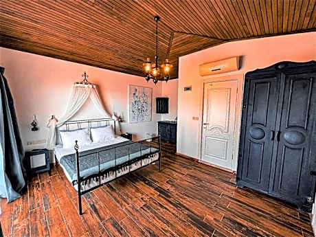 Deluxe Double Room with Balcony and Sea View