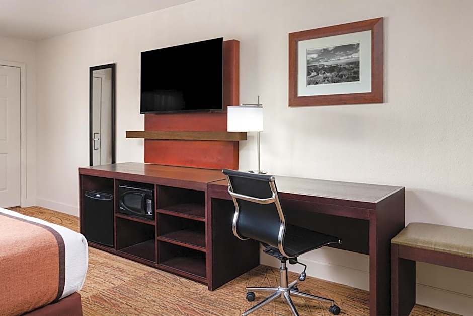 Best Western Discovery Inn