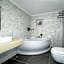 Moonshine Hotel & Suites