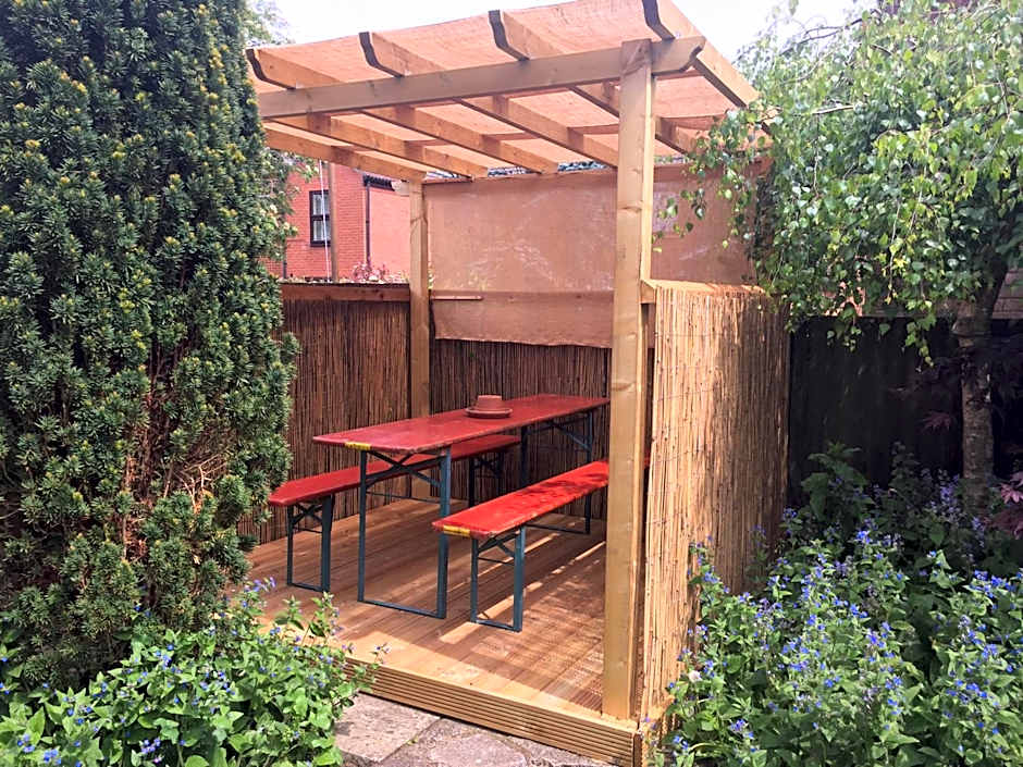 Toothbrush Rooms at Lattice Lodge - Guest Kitchen & EV Recharging