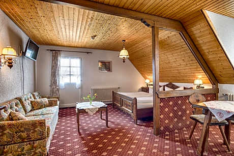Family Room (2 Adults + 2 Children)