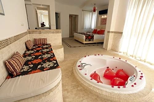 Golden Life Heights Deluxe Suite Hotel - Adult Only