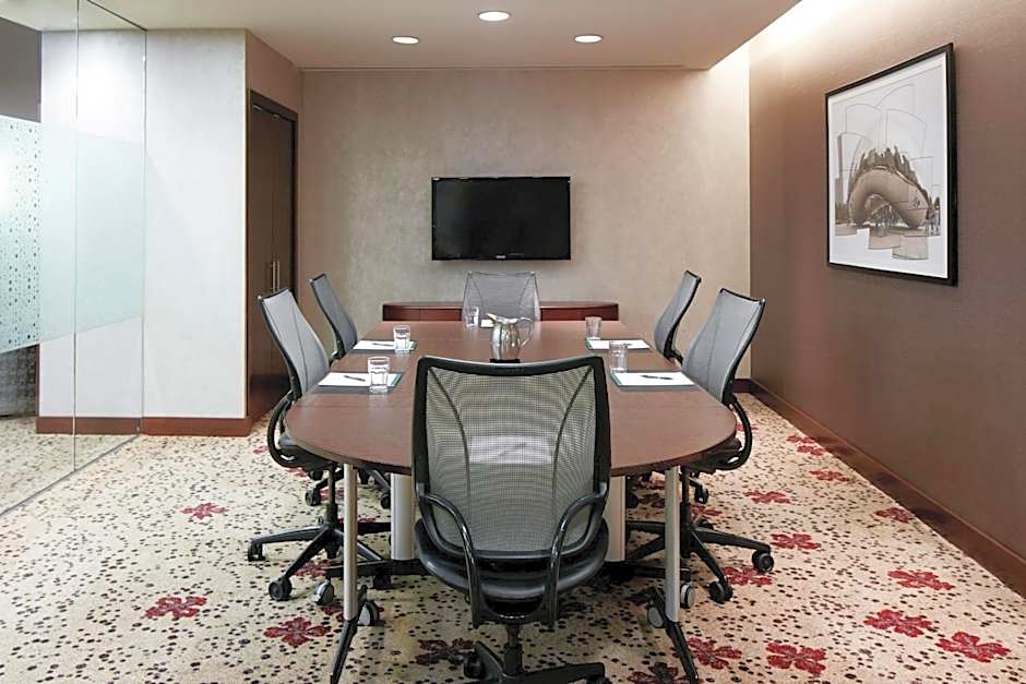 CLUB QUARTERS HOTEL, CENTRAL LOOP