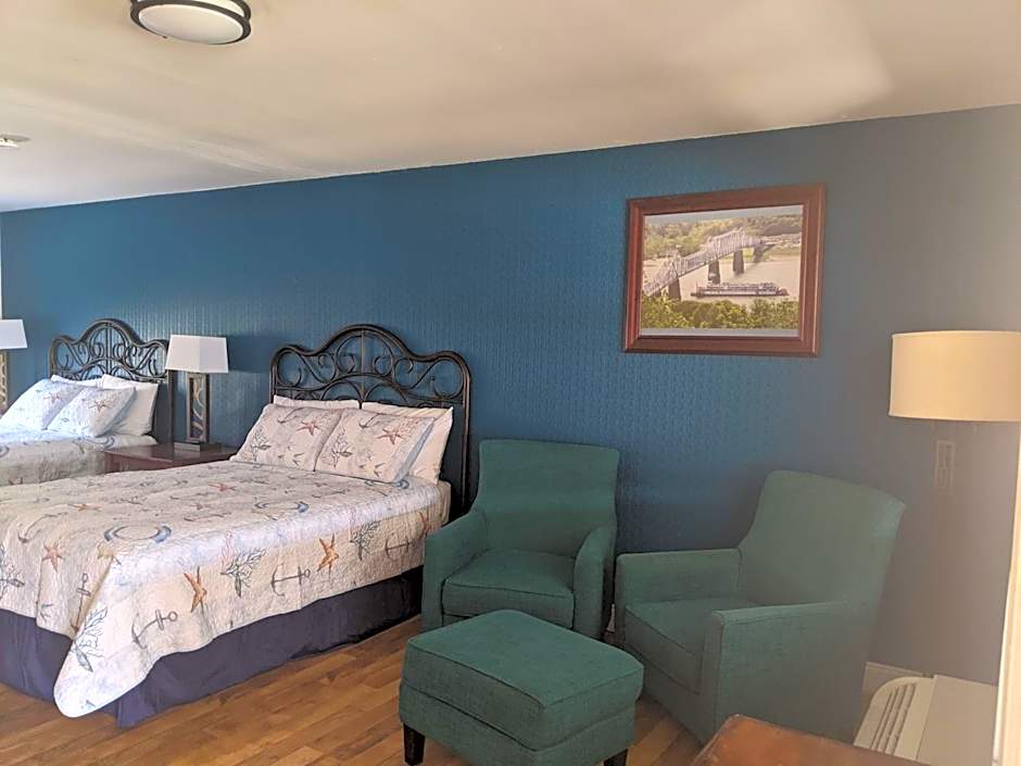 Riverboat Inn & Suites